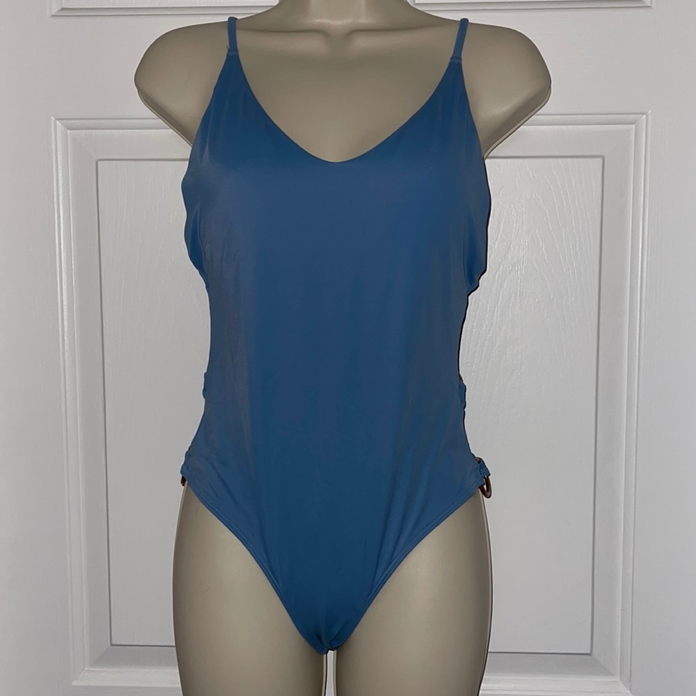 One piece plunging back